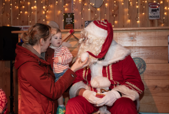 Kerstman op de kerstmarkt